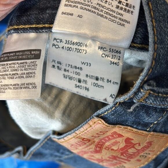 Levi's 569 modern laid-back fit sits low on the waist roomy not baggy seat thigh - Picture 5 of 6